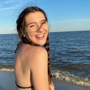 Meet your Posher, Elyssa